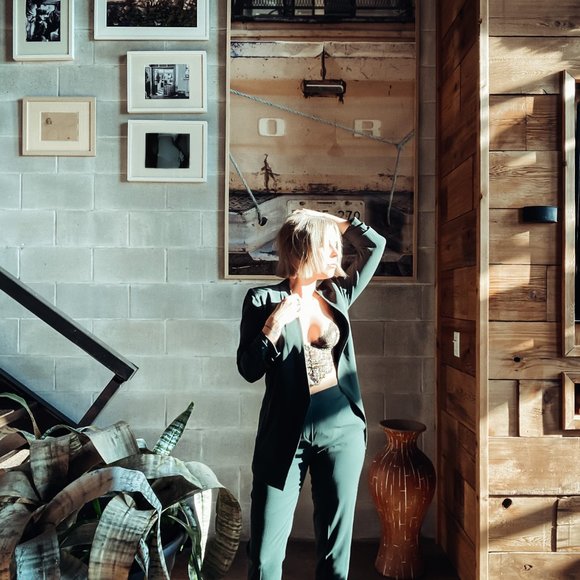 Babaton Power Hip Blazer (green) - Picture 5 of 7